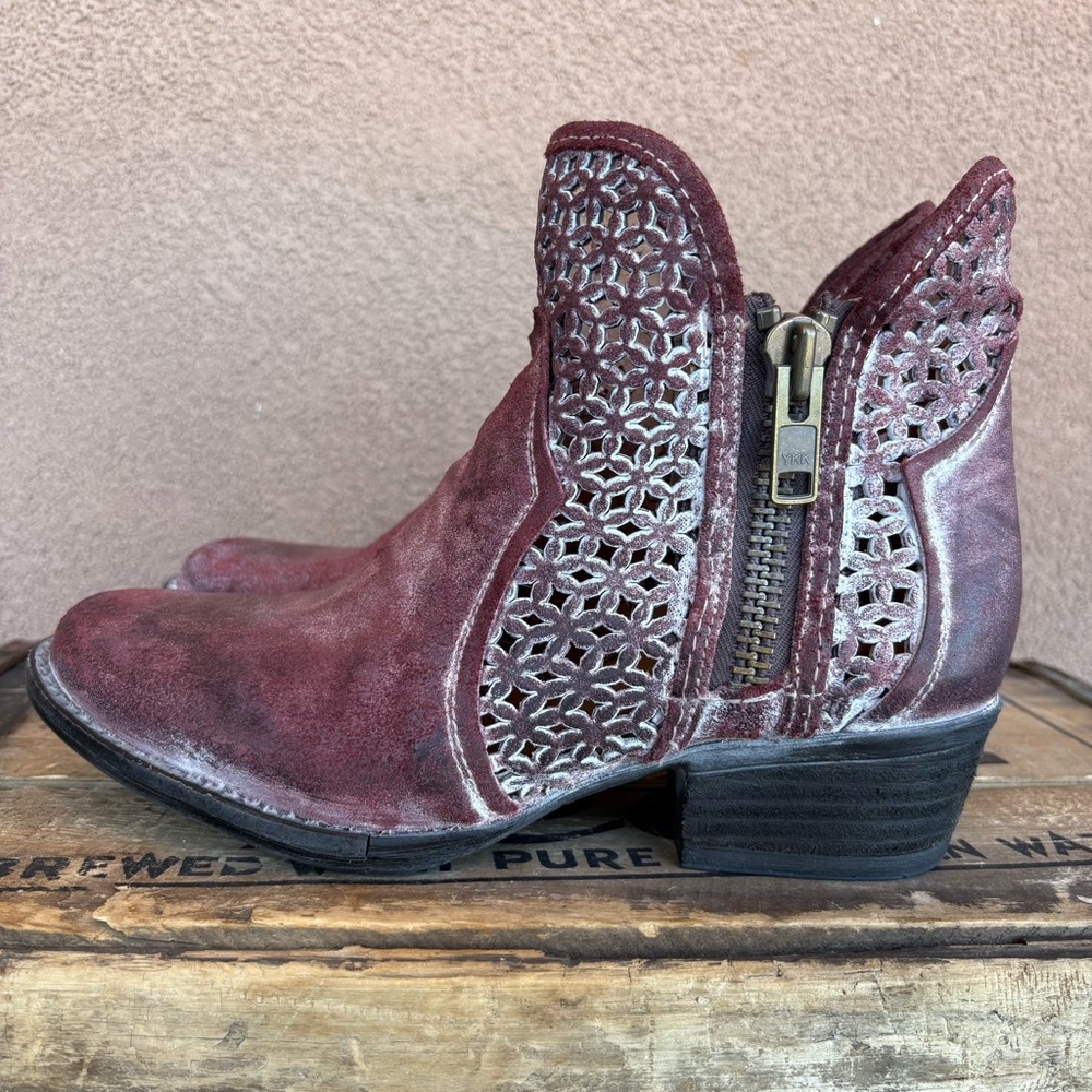 Circle G Women’s Short Cut Out Western Ankle Boot